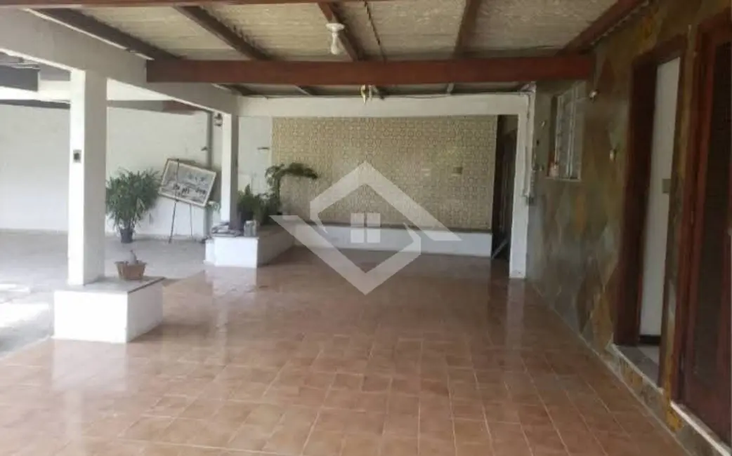 Foto 1 de Casa com 3 quartos à venda, 1000m2 em Araruama - RJ