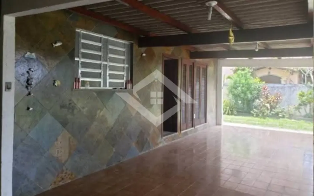 Foto 2 de Casa com 3 quartos à venda, 1000m2 em Araruama - RJ