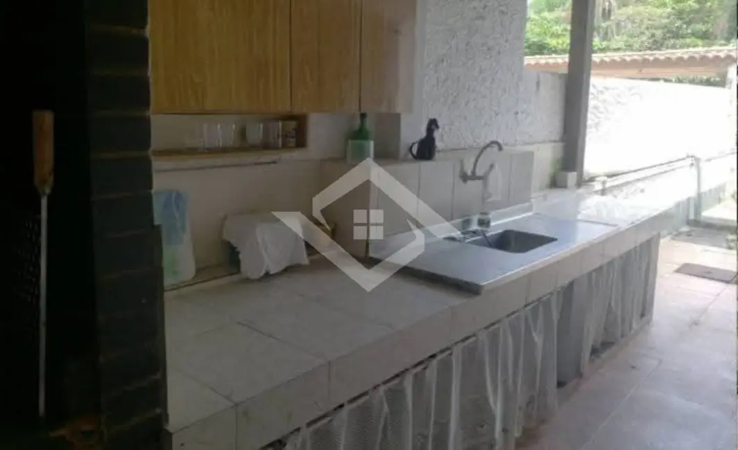 Foto 9 de Casa com 3 quartos à venda, 1000m2 em Araruama - RJ