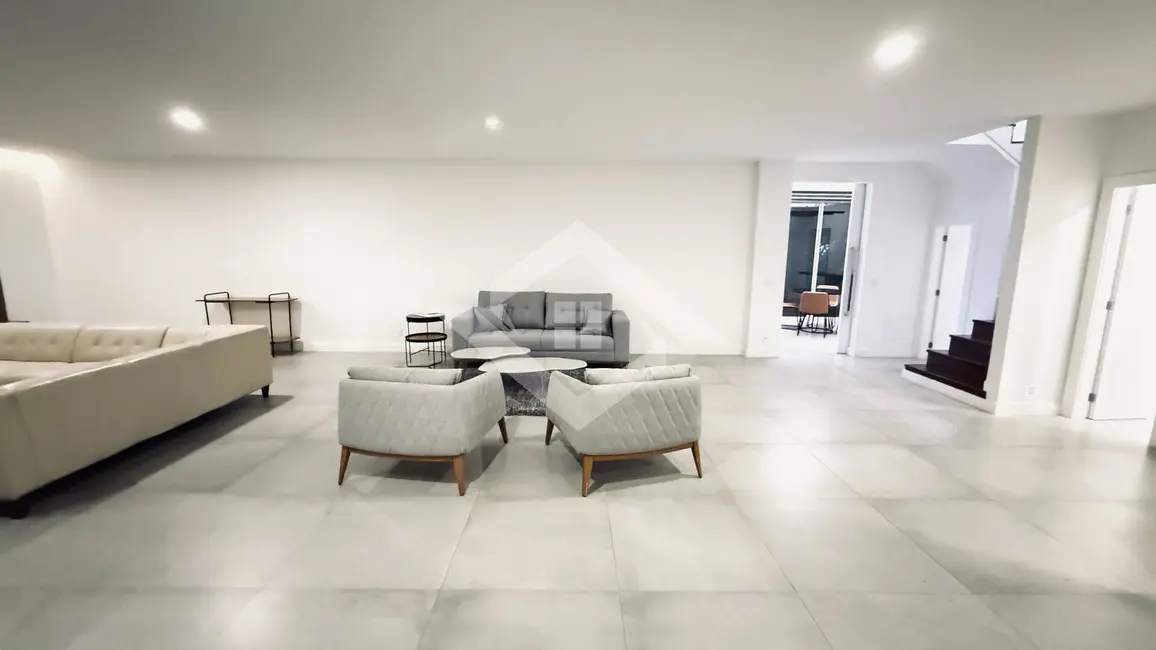 Foto 3 de Casa com 5 quartos para alugar, 1400m2 em Barra da Tijuca, Rio De Janeiro - RJ