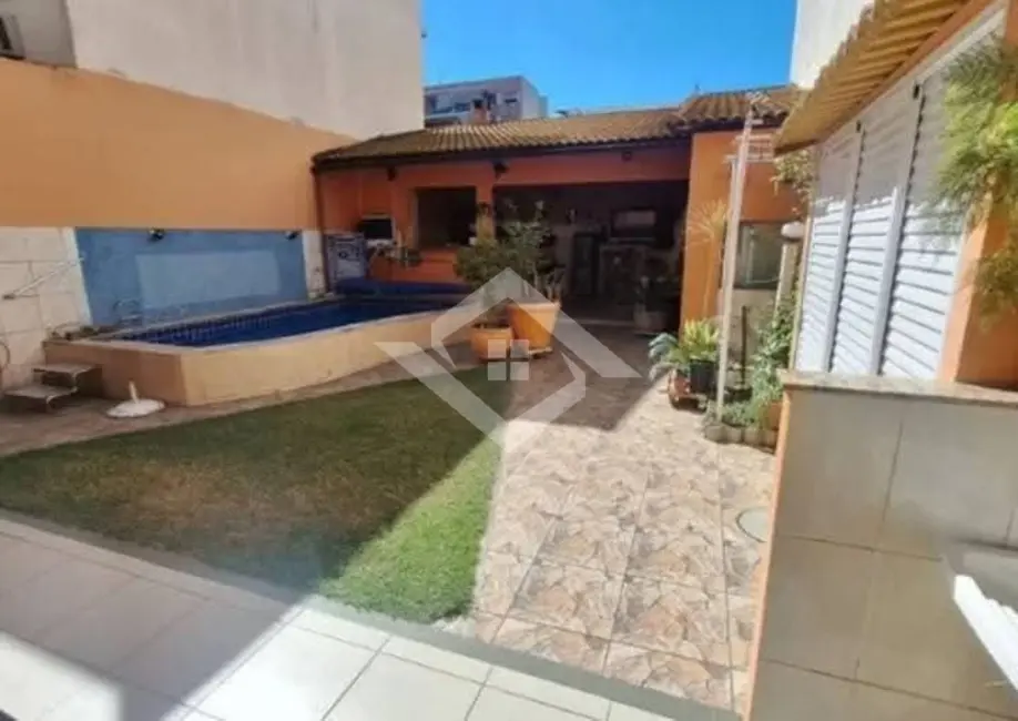 Casa com 3 quartos à venda, 260m2 em Vila da Penha, Rio De Janeiro - RJ - imagem 2 Foto 2 de Casa com 3 quartos à venda, 260m2 em Vila da Penha, Rio De Janeiro - RJ