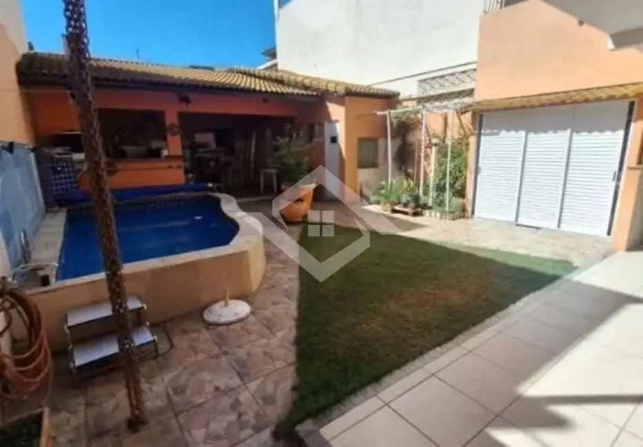 Casa com 3 quartos à venda, 260m2 em Vila da Penha, Rio De Janeiro - RJ - imagem 1 Foto 1 de Casa com 3 quartos à venda, 260m2 em Vila da Penha, Rio De Janeiro - RJ