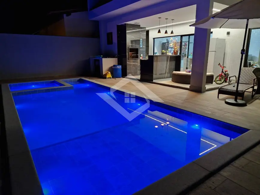 Foto 3 de Casa com 3 quartos à venda, 263m2 em Piratininga, Niteroi - RJ