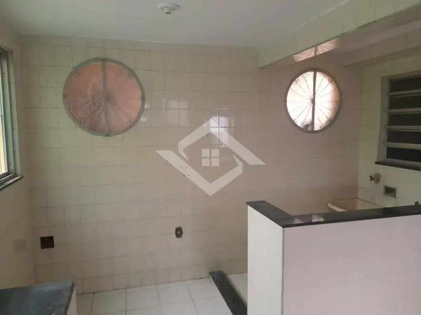 Casa com 3 quartos à venda, 200m2 em Moquetá, Nova Iguacu - RJ - imagem 4 Foto 4 de Casa com 3 quartos à venda, 200m2 em Moquetá, Nova Iguacu - RJ