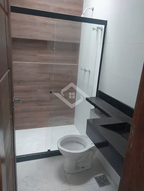 Foto 3 de Casa de Condomínio com 3 quartos para alugar, 120m2 em Guaratiba, Rio De Janeiro - RJ