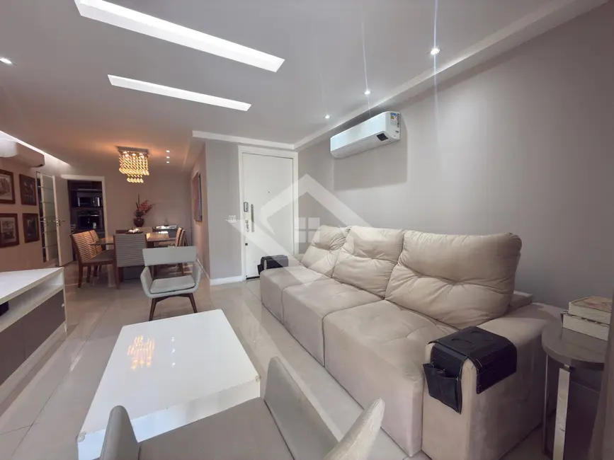 Foto 2 de Apartamento com 4 quartos à venda, 146m2 em Rio De Janeiro - RJ