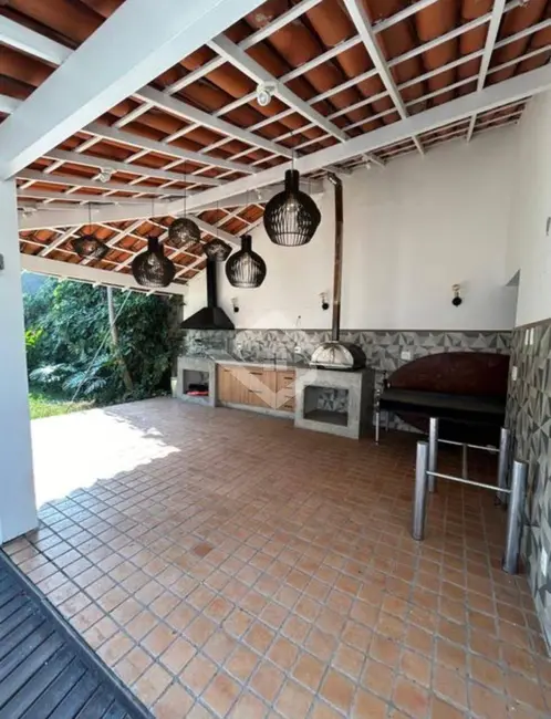 Casa com 5 quartos à venda, 380m2 em Barra da Tijuca, Rio De Janeiro - RJ - imagem 5 Foto 5 de Casa com 5 quartos à venda, 380m2 em Barra da Tijuca, Rio De Janeiro - RJ