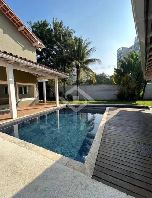 Casa com 5 quartos à venda, 380m2 em Barra da Tijuca, Rio De Janeiro - RJ - imagem 8 Foto 8 de Casa com 5 quartos à venda, 380m2 em Barra da Tijuca, Rio De Janeiro - RJ