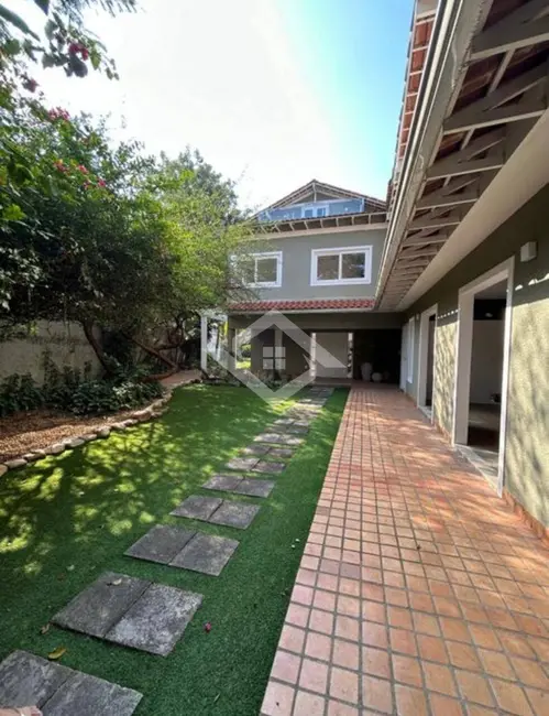 Casa com 5 quartos à venda, 380m2 em Barra da Tijuca, Rio De Janeiro - RJ - imagem 1 Foto 1 de Casa com 5 quartos à venda, 380m2 em Barra da Tijuca, Rio De Janeiro - RJ