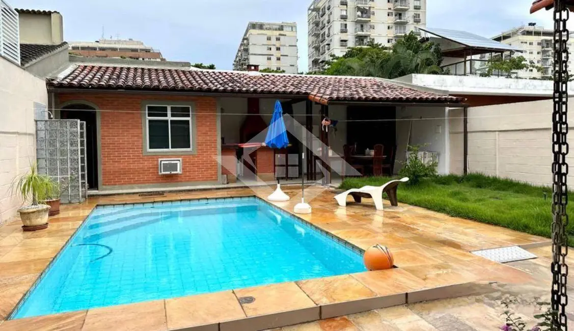 Casa com 4 quartos à venda, 280m2 em Barra da Tijuca, Rio De Janeiro - RJ - imagem 2 Foto 2 de Casa com 4 quartos à venda, 280m2 em Barra da Tijuca, Rio De Janeiro - RJ