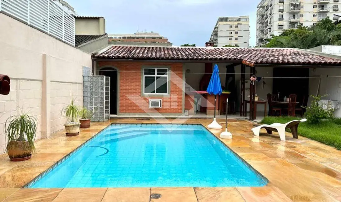 Casa com 4 quartos à venda, 280m2 em Barra da Tijuca, Rio De Janeiro - RJ - imagem 1 Foto 1 de Casa com 4 quartos à venda, 280m2 em Barra da Tijuca, Rio De Janeiro - RJ