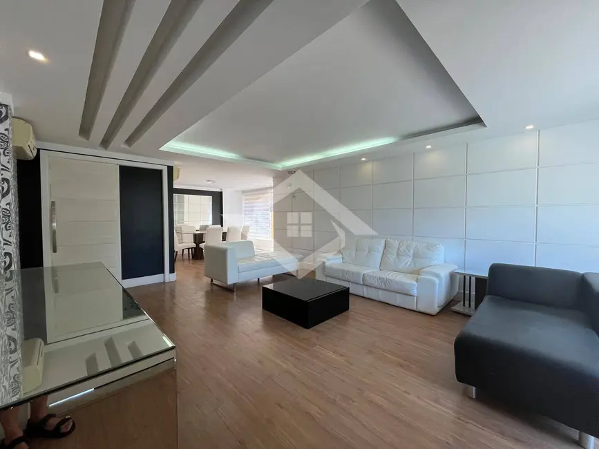 Foto 3 de Casa com 5 quartos para alugar, 480m2 em Barra da Tijuca, Rio De Janeiro - RJ