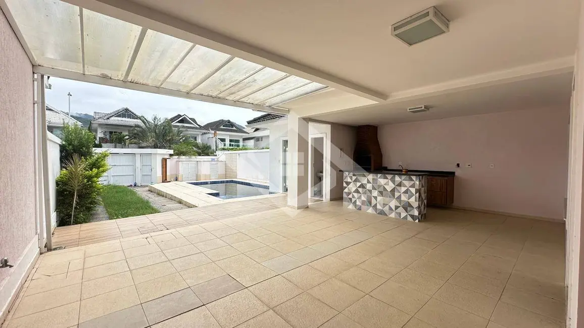 Foto 2 de Casa com 4 quartos para alugar, 280m2 em Camorim, Rio De Janeiro - RJ