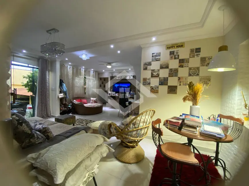 Casa com 3 quartos à venda, 249m2 em Moquetá, Nova Iguacu - RJ - imagem 6 Foto 6 de Casa com 3 quartos à venda, 249m2 em Moquetá, Nova Iguacu - RJ