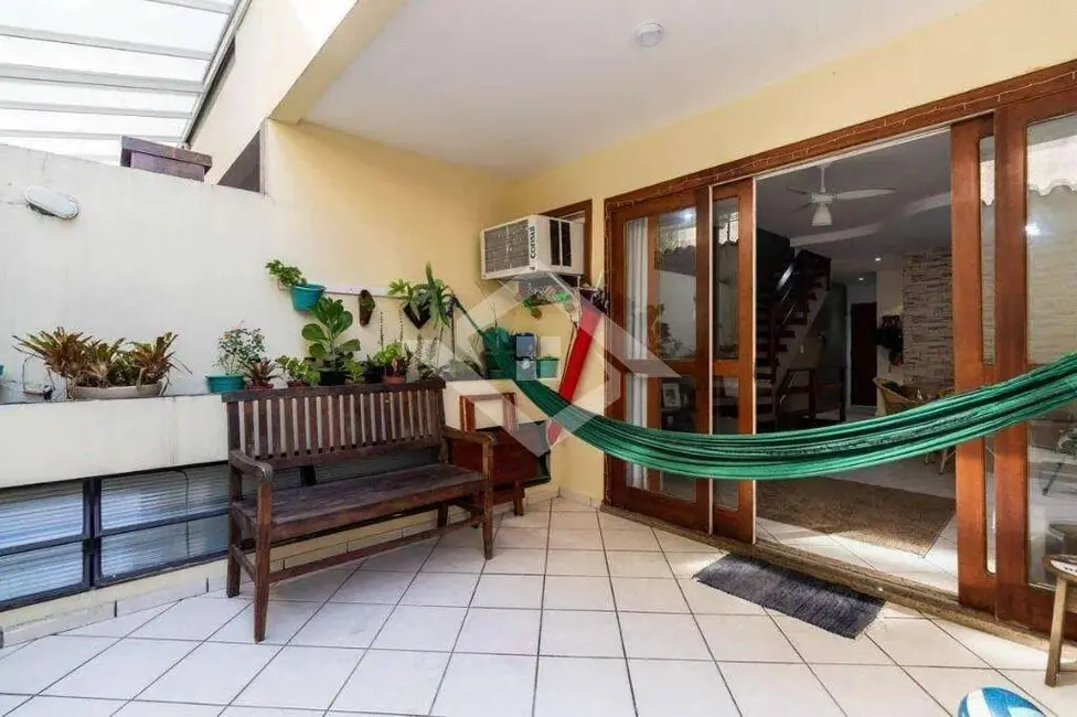 Casa com 3 quartos à venda, 150m2 em Recreio dos Bandeirantes, Rio De Janeiro - RJ - imagem 2 Foto 2 de Casa com 3 quartos à venda, 150m2 em Recreio dos Bandeirantes, Rio De Janeiro - RJ
