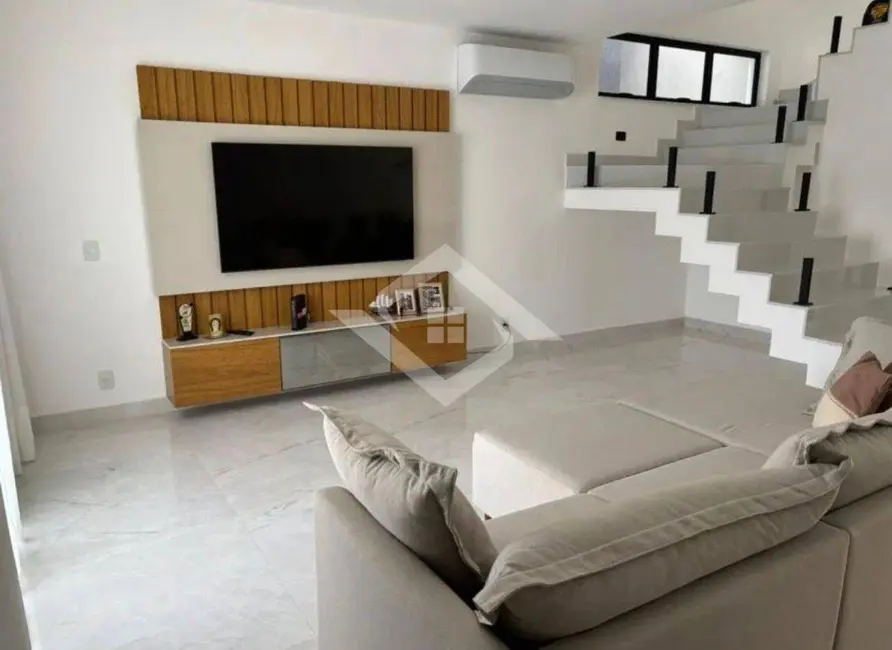 Casa com 4 quartos à venda, 270m2 em Recreio dos Bandeirantes, Rio De Janeiro - RJ - imagem 8 Foto 8 de Casa com 4 quartos à venda, 270m2 em Recreio dos Bandeirantes, Rio De Janeiro - RJ