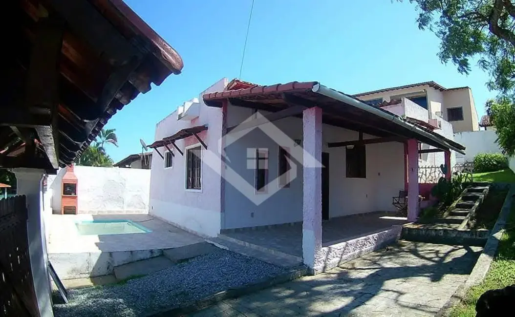 Foto 1 de Casa com 3 quartos à venda, 265m2 em Araruama - RJ