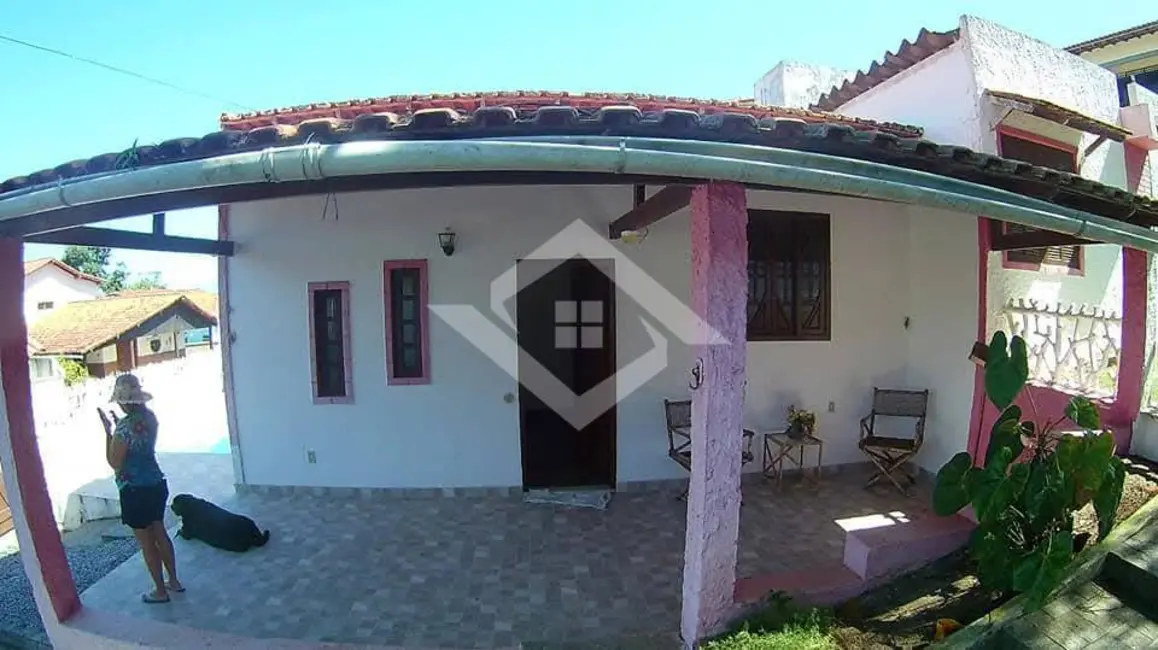 Foto 2 de Casa com 3 quartos à venda, 265m2 em Araruama - RJ