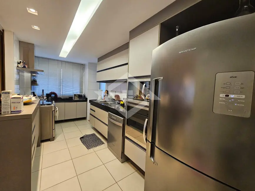 Apartamento com 3 quartos à venda, 165m2 em Rio De Janeiro - RJ - imagem 9 Foto 9 de Apartamento com 3 quartos à venda, 165m2 em Rio De Janeiro - RJ