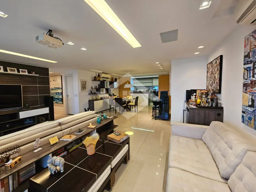 Apartamento com 3 quartos à venda, 165m2 em Rio De Janeiro - RJ - imagem 6 Foto 6 de Apartamento com 3 quartos à venda, 165m2 em Rio De Janeiro - RJ