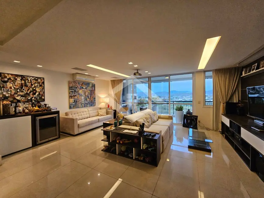Apartamento com 3 quartos à venda, 165m2 em Rio De Janeiro - RJ - imagem 4 Foto 4 de Apartamento com 3 quartos à venda, 165m2 em Rio De Janeiro - RJ