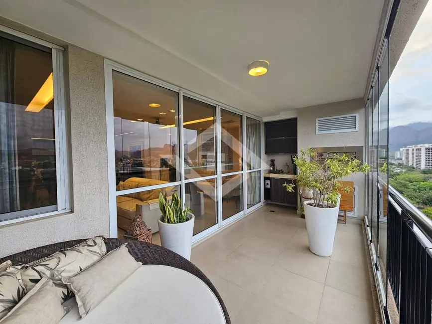 Apartamento com 3 quartos à venda, 165m2 em Rio De Janeiro - RJ - imagem 3 Foto 3 de Apartamento com 3 quartos à venda, 165m2 em Rio De Janeiro - RJ