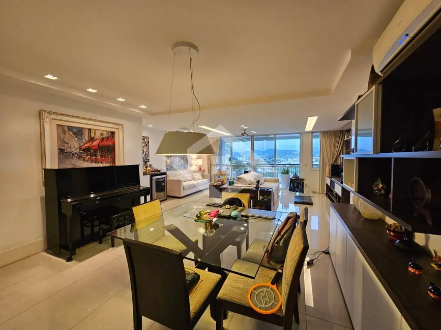 Apartamento com 3 quartos à venda, 165m2 em Rio De Janeiro - RJ - imagem 1 Foto 1 de Apartamento com 3 quartos à venda, 165m2 em Rio De Janeiro - RJ