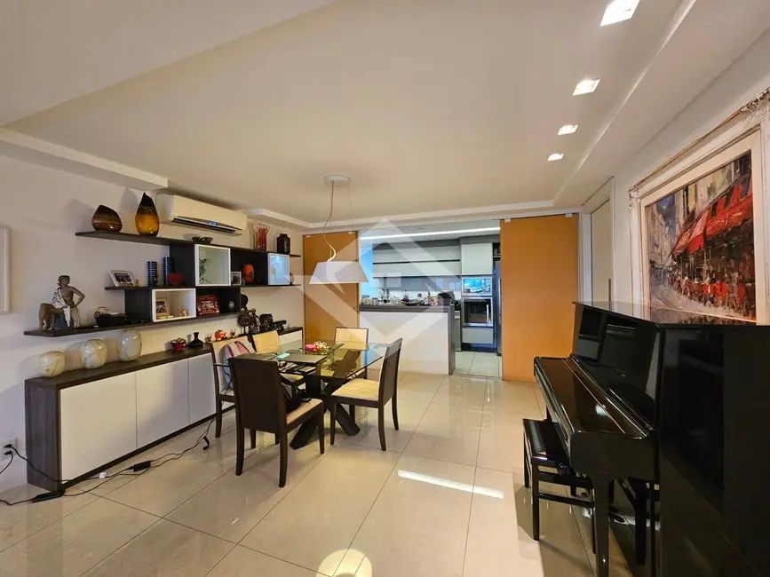 Apartamento com 3 quartos à venda, 165m2 em Rio De Janeiro - RJ - imagem 7 Foto 7 de Apartamento com 3 quartos à venda, 165m2 em Rio De Janeiro - RJ