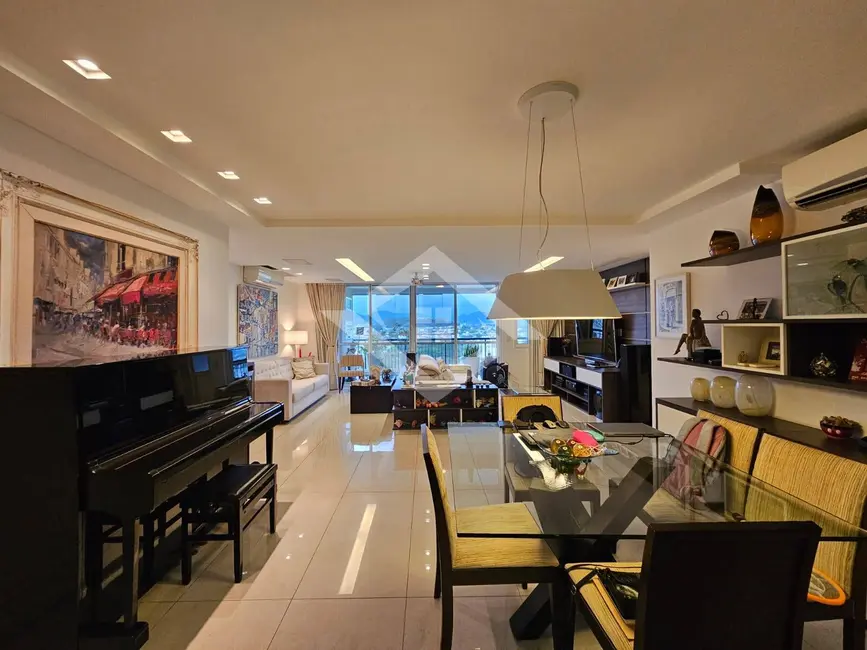 Apartamento com 3 quartos à venda, 165m2 em Rio De Janeiro - RJ - imagem 8 Foto 8 de Apartamento com 3 quartos à venda, 165m2 em Rio De Janeiro - RJ