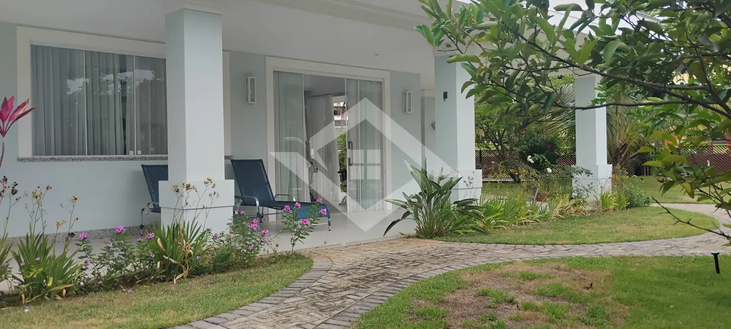 Foto 3 de Casa com 4 quartos à venda, 300m2 em Araruama - RJ