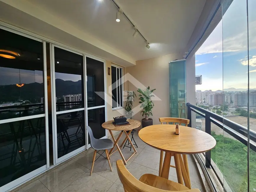 Foto 2 de Apartamento com 4 quartos à venda, 145m2 em Rio De Janeiro - RJ