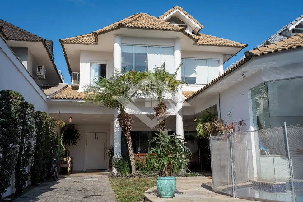 Casa com 5 quartos para alugar, 360m2 em Recreio dos Bandeirantes, Rio De Janeiro - RJ - imagem 1 Foto 1 de Casa com 5 quartos para alugar, 360m2 em Recreio dos Bandeirantes, Rio De Janeiro - RJ