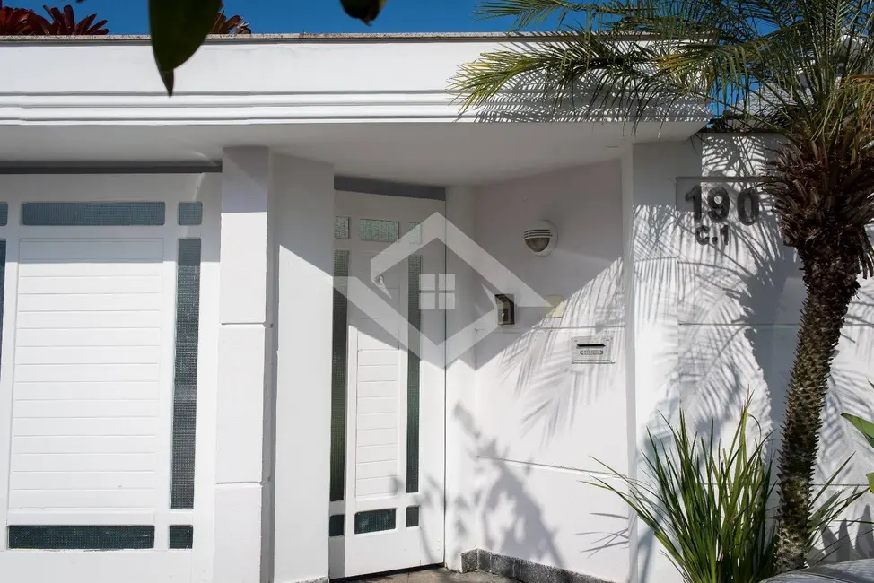 Casa com 5 quartos para alugar, 360m2 em Recreio dos Bandeirantes, Rio De Janeiro - RJ - imagem 3 Foto 3 de Casa com 5 quartos para alugar, 360m2 em Recreio dos Bandeirantes, Rio De Janeiro - RJ