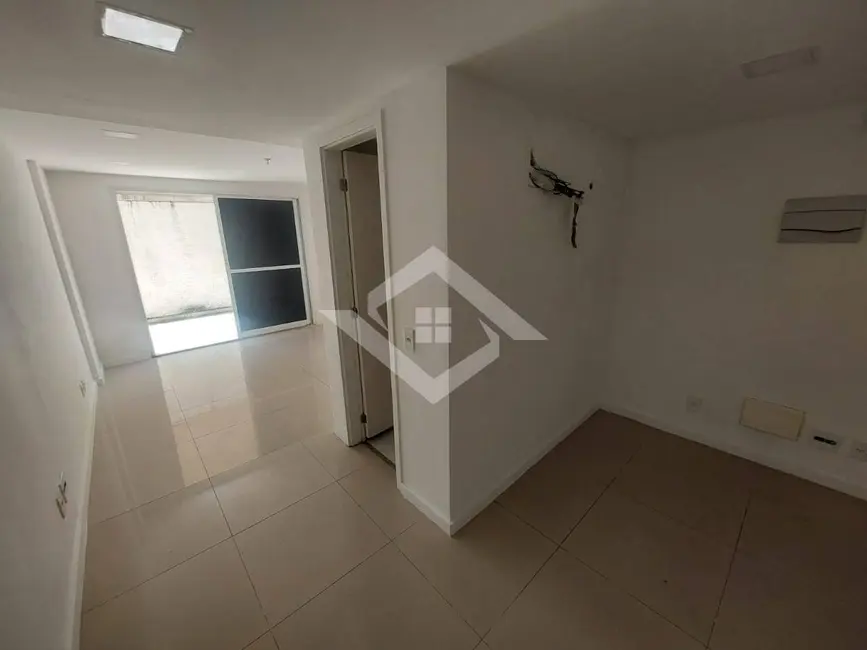 Foto 3 de Sala Comercial para alugar, 30m2 em Bangu, Rio De Janeiro - RJ