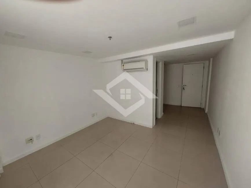 Foto 4 de Sala Comercial para alugar, 30m2 em Bangu, Rio De Janeiro - RJ