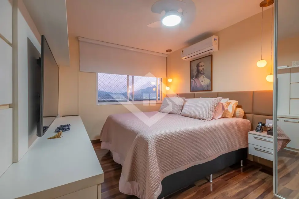 Apartamento com 4 quartos à venda, 143m2 em Rio De Janeiro - RJ - imagem 9 Foto 9 de Apartamento com 4 quartos à venda, 143m2 em Rio De Janeiro - RJ