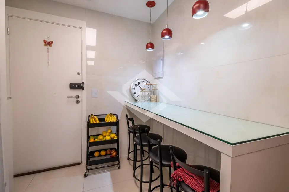 Apartamento com 4 quartos à venda, 143m2 em Rio De Janeiro - RJ - imagem 5 Foto 5 de Apartamento com 4 quartos à venda, 143m2 em Rio De Janeiro - RJ