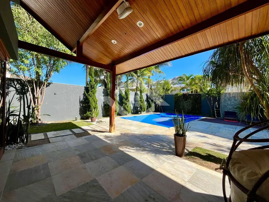 Foto 2 de Casa com 4 quartos para alugar, 300m2 em Barra da Tijuca, Rio De Janeiro - RJ