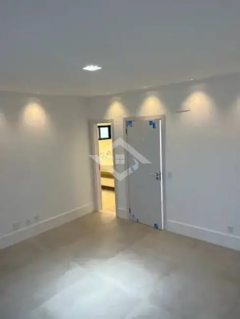 Casa com 4 quartos para alugar, 350m2 em Recreio dos Bandeirantes, Rio De Janeiro - RJ - imagem 4 Foto 4 de Casa com 4 quartos para alugar, 350m2 em Recreio dos Bandeirantes, Rio De Janeiro - RJ