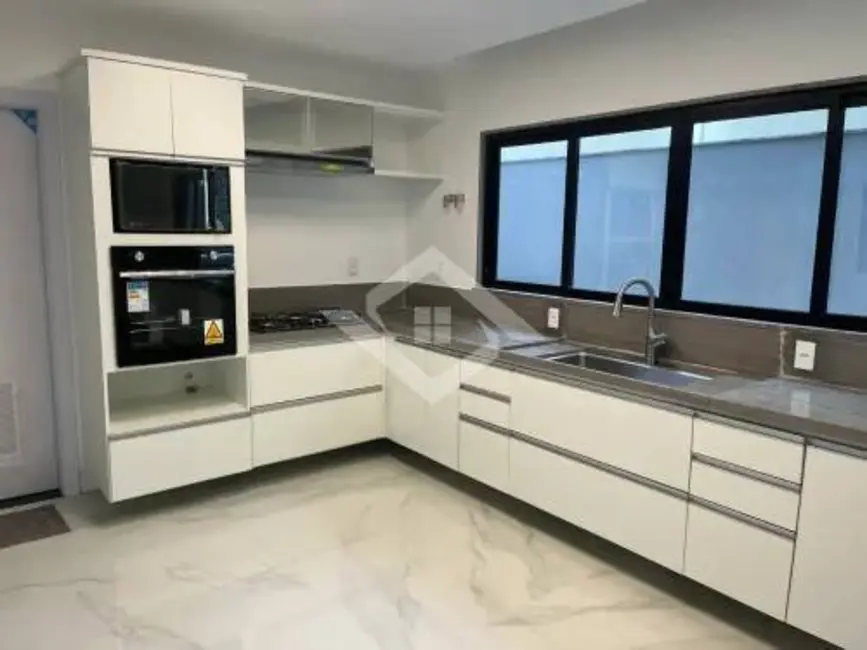 Casa com 4 quartos para alugar, 350m2 em Recreio dos Bandeirantes, Rio De Janeiro - RJ - imagem 2 Foto 2 de Casa com 4 quartos para alugar, 350m2 em Recreio dos Bandeirantes, Rio De Janeiro - RJ