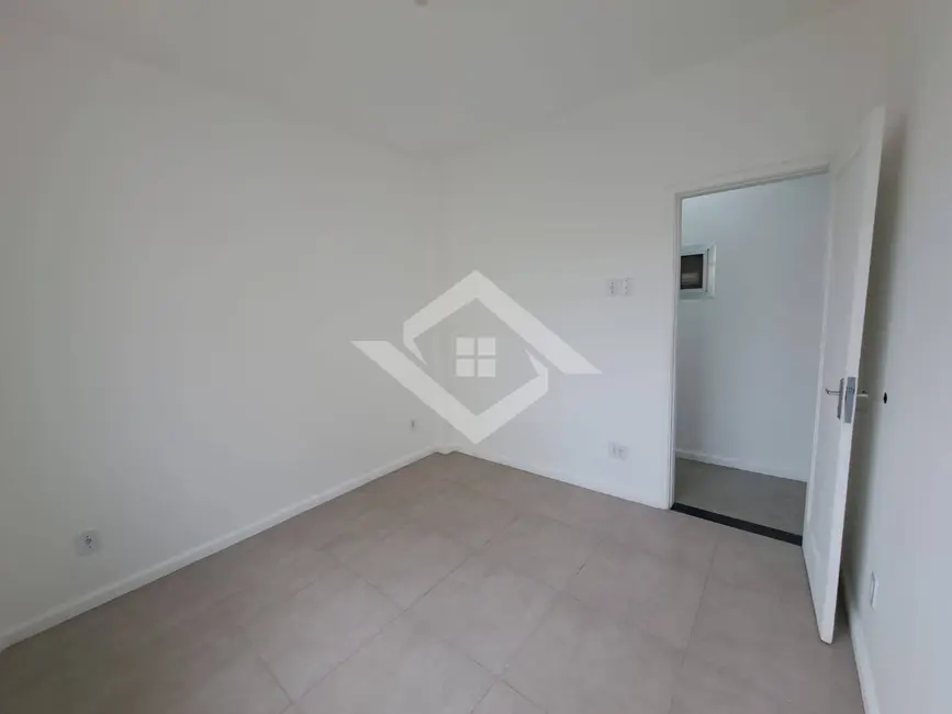 Foto 5 de Apartamento com 3 quartos para alugar, 90m2 em Del Castilho, Rio De Janeiro - RJ