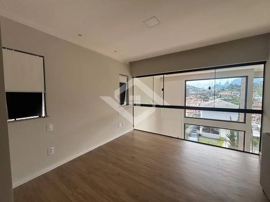 Foto 8 de Casa com 3 quartos à venda, 298m2 em Tijuca, Teresopolis - RJ