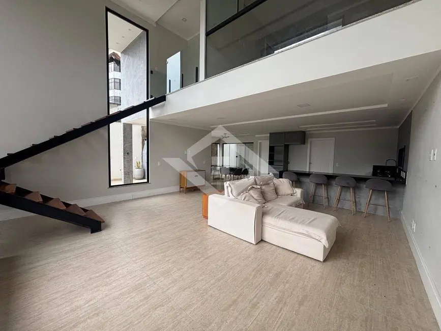 Foto 2 de Casa com 3 quartos à venda, 298m2 em Tijuca, Teresopolis - RJ