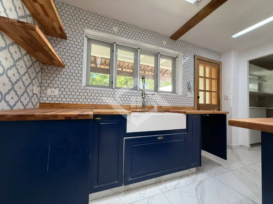 Casa com 4 quartos à venda, 400m2 em Barra da Tijuca, Rio De Janeiro - RJ - imagem 8 Foto 8 de Casa com 4 quartos à venda, 400m2 em Barra da Tijuca, Rio De Janeiro - RJ