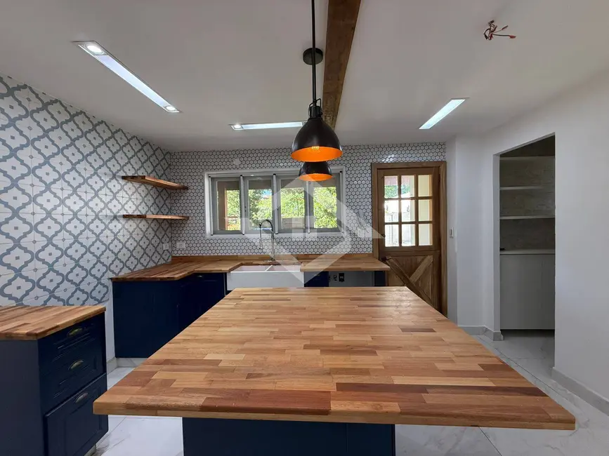 Casa com 4 quartos à venda, 400m2 em Barra da Tijuca, Rio De Janeiro - RJ - imagem 2 Foto 2 de Casa com 4 quartos à venda, 400m2 em Barra da Tijuca, Rio De Janeiro - RJ