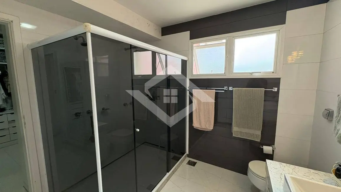 Casa com 3 quartos à venda, 400m2 em Barra da Tijuca, Rio De Janeiro - RJ - imagem 3 Foto 3 de Casa com 3 quartos à venda, 400m2 em Barra da Tijuca, Rio De Janeiro - RJ