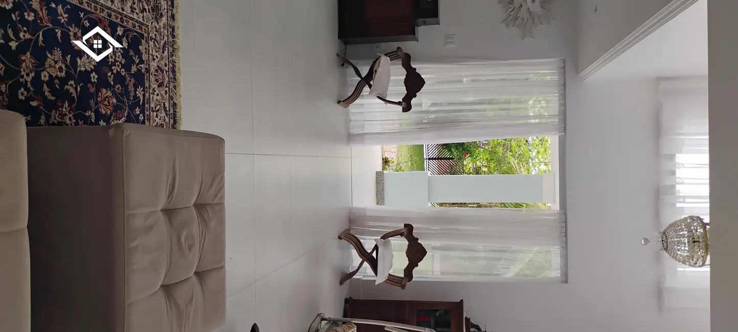 Foto 7 de Casa com 4 quartos à venda, 300m2 em Araruama - RJ