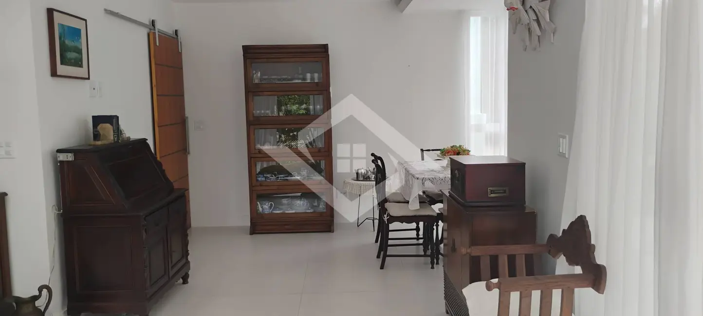 Foto 9 de Casa com 4 quartos à venda, 300m2 em Araruama - RJ
