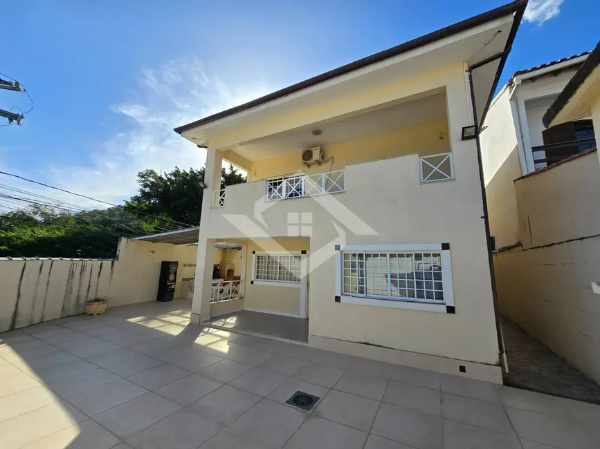 Foto 1 de Casa com 3 quartos à venda e para alugar, 220m2 em Freguesia (Jacarepaguá), Rio De Janeiro - RJ