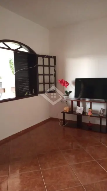 Foto 2 de Casa com 6 quartos à venda, 982m2 em Araruama - RJ